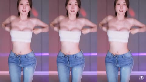Korean girl sexy dancing in livestreaming 🩰