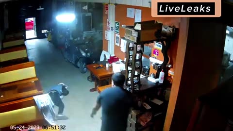 Robber Picks the Wrong House — Real Man Defends Family and Dog Without Hesitation!