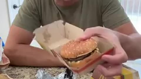 Mc Dicks vs Burger King vs Five Guys burgers... Which One Decomposes Like Real Food Should？
