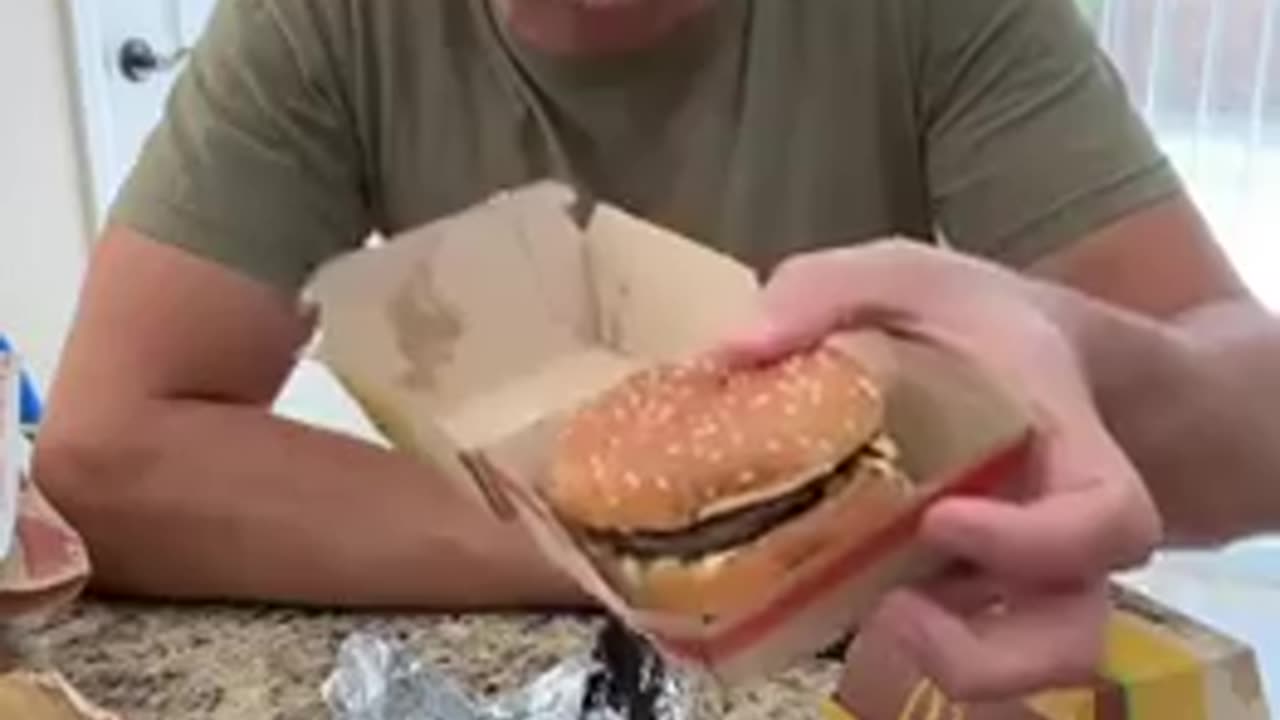 Mc Dicks vs Burger King vs Five Guys burgers... Which One Decomposes Like Real Food Should？