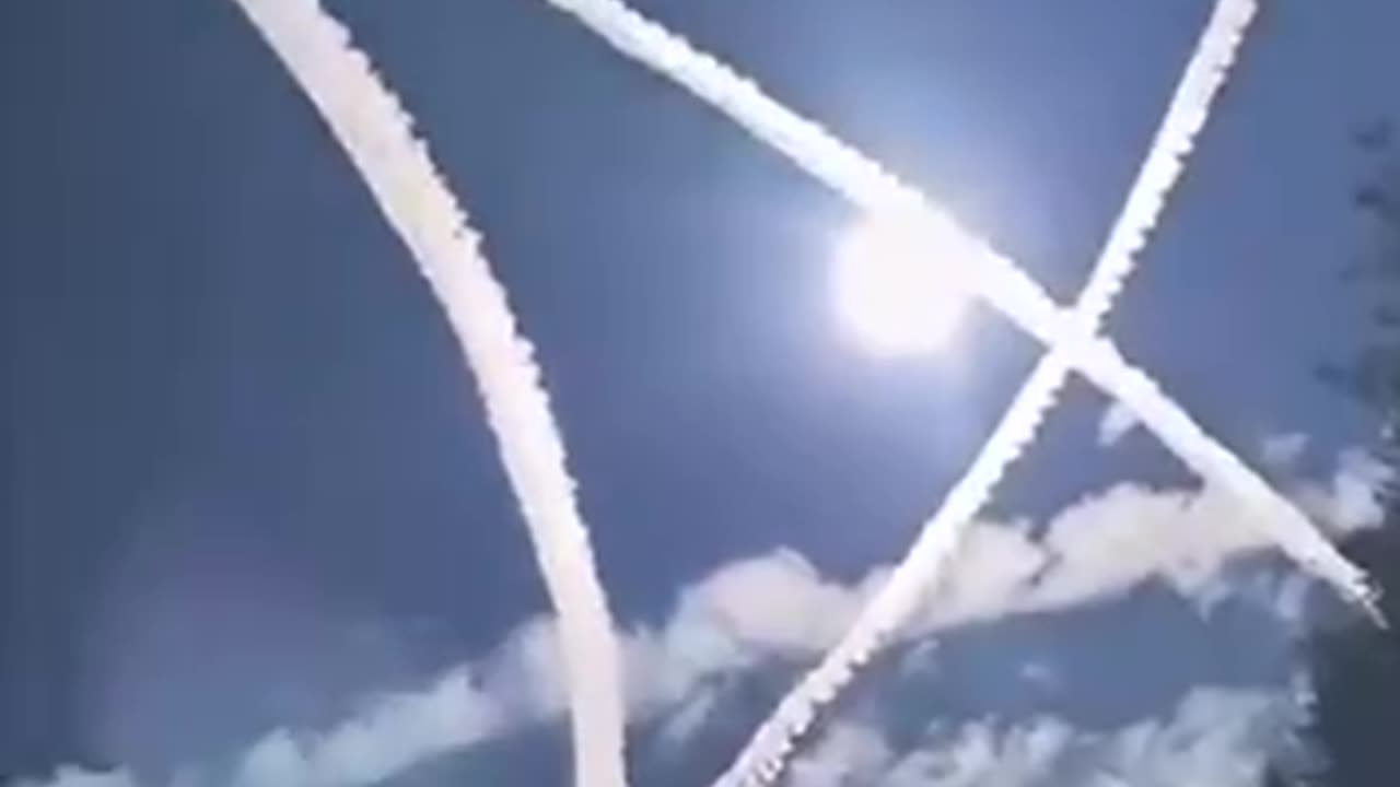 ⁉️ If you still think our governments are not spraying us then check this out.