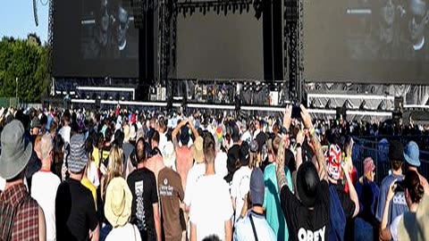 Oasis Fans Threatened with Arrests as They Try to