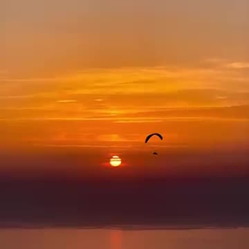 Sunset paragliding 😍