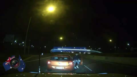 Aussiecams - Tonkin Hwy madness - merge fail then stops traffic on hwy!