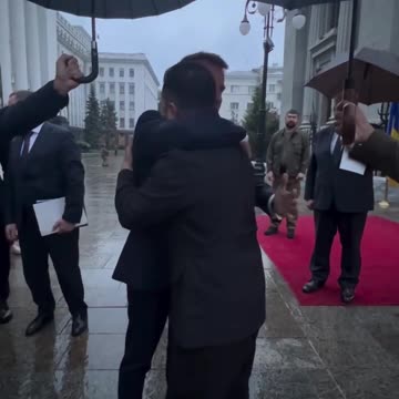 Smooch! Pro-Ukrainian! 💋 Macron’s Farewell Kiss in Kyiv — Should’ve Been a Real One 😂