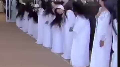 Trump SHOCKED by UAE Welcome! Young Emirati Ladies Dance for Him