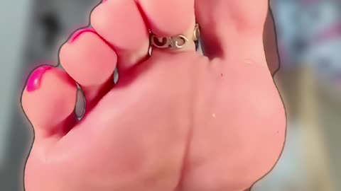 Billie Eilish Giantess Dirty Feet 🦶🏻👀🤎