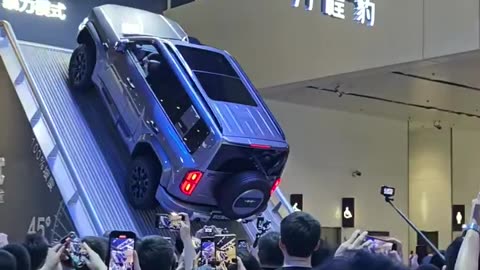 BYD's Formula Leopard Halts Mid-Backwards on 45° Slope at GBA Auto Show