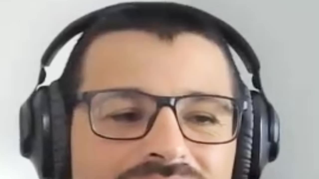 The Easiest Thing To Overcome In English Was The Verb "To Be" | Alexsandro Tramuntinn Goncalves