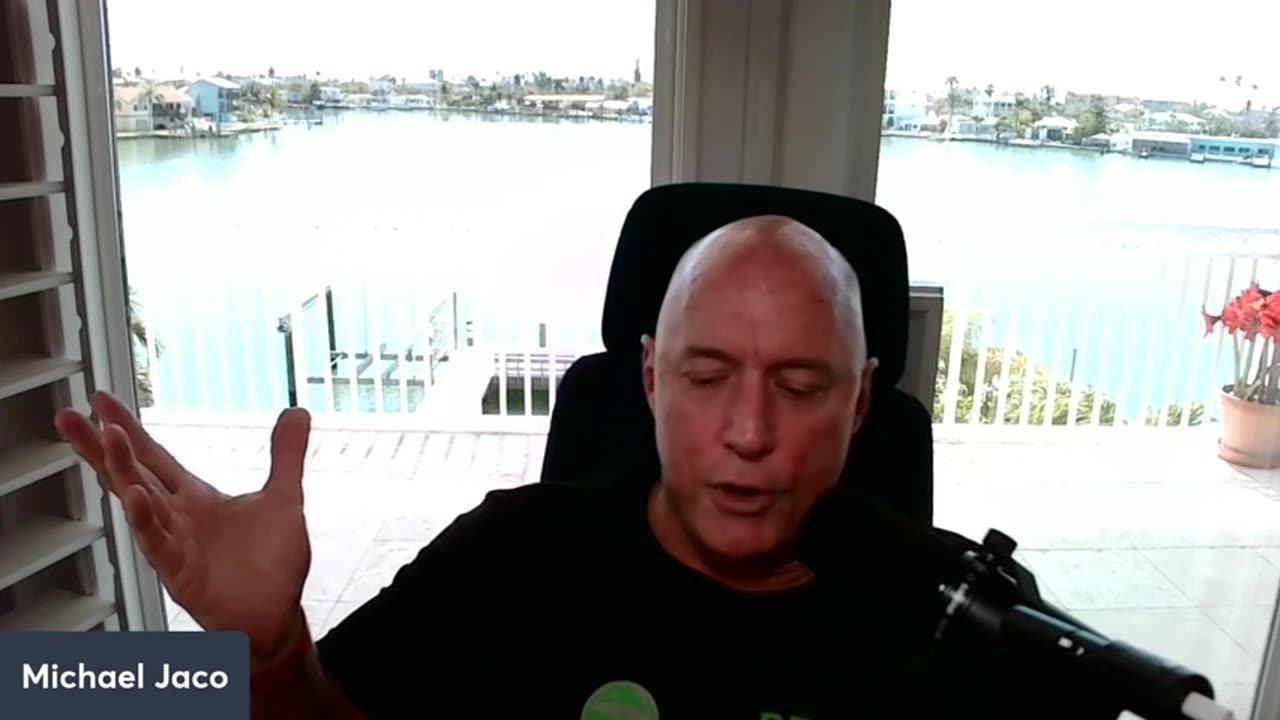 What does a former Navy Seal and CIA contractor use for exceptional health and performance?