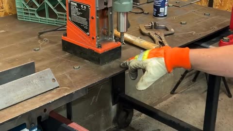 More mods to the Harbor Freight welding/fixture/jig, downdraft table.Time for a vise!!!!