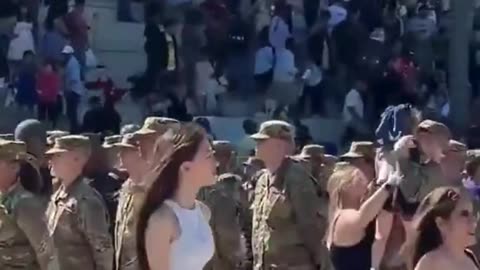 When a Tap Out Means the World ❤️🎖️#ArmyStrong 💪 #MilitaryFamily 🫡 #TapOutMoment 🎖️ #SoldiersHeart❤️