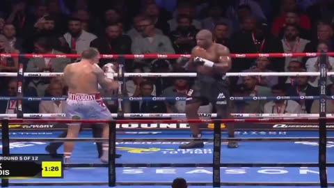 OLEKSANDR USYK KNOCKS OUT DANIEL DUBOIS