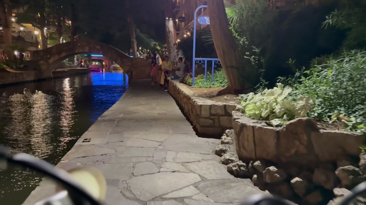 E-bike stroll River Walk of Jesus