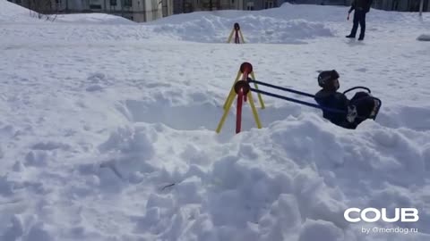 уровые северные качели и дети г. Снежногорск 23 апреля 2017