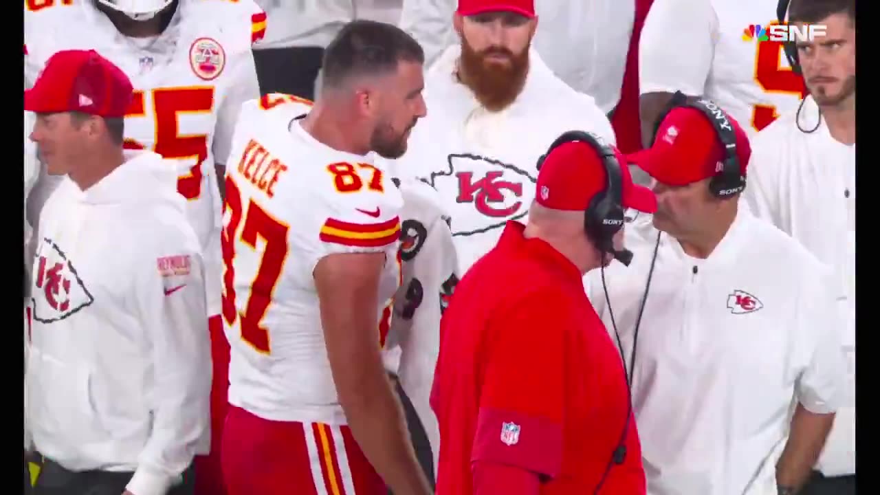 Andy Reid and Travis Kelce screaming at each othe