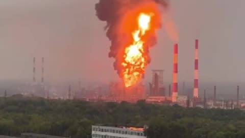🔥 Drones attacked a refinery in Novokuibyshevsk, Samara Region.