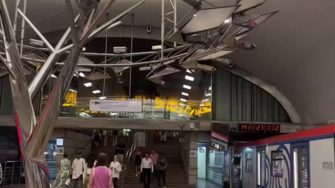 The way subway stations should look, like in Russia