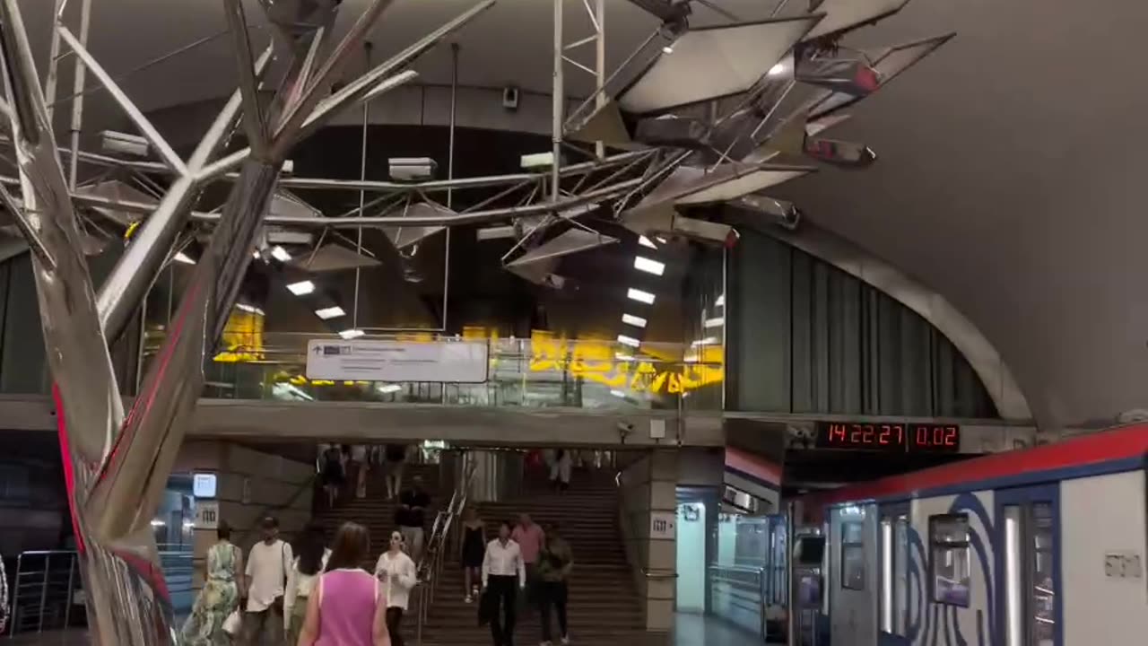 The way subway stations should look, like in Russia