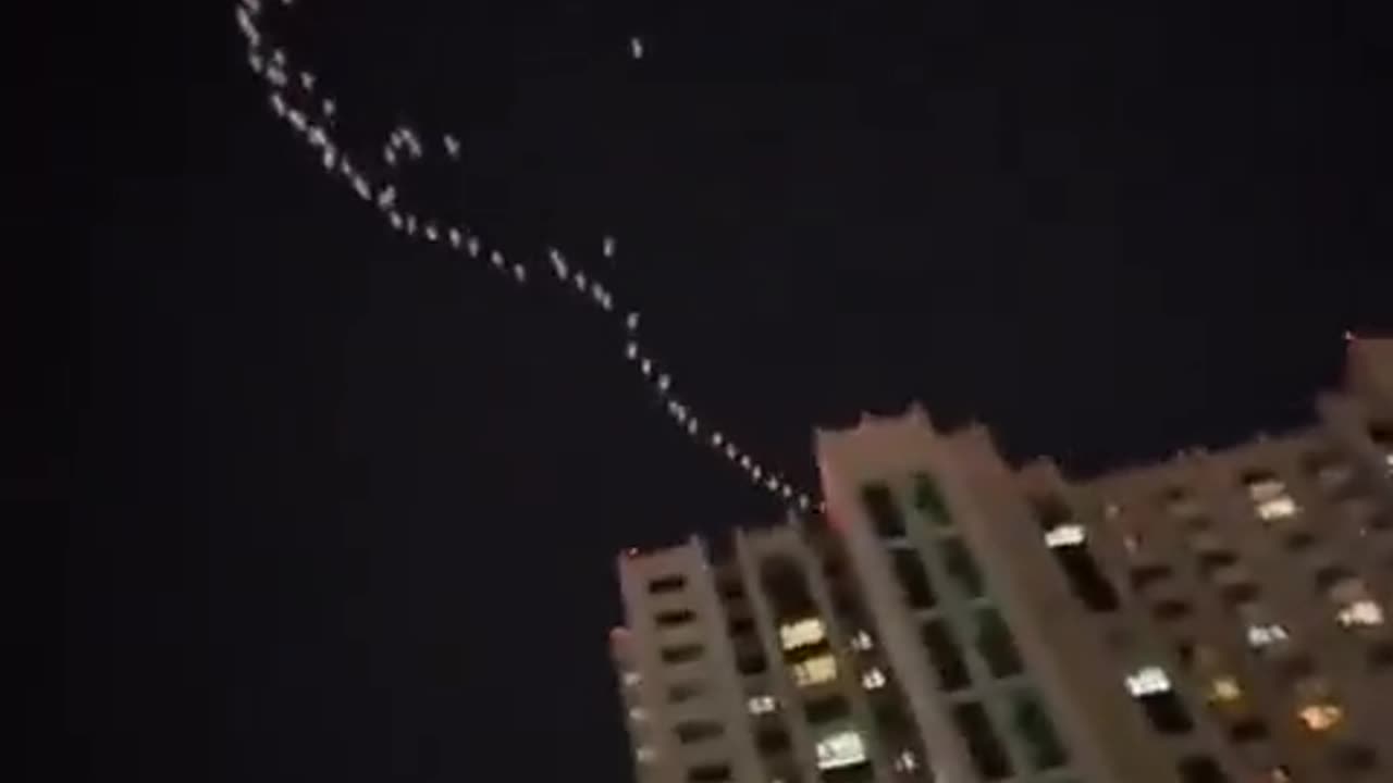 🚀 UFO Fleet Over USA City 2025? | Mysterious Lights & Alien Theories in Night Sky