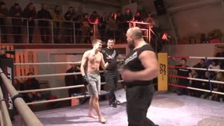 Неудачно вышел в ринг ММА.