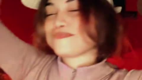 Beautiful Girl Dancing | 32 |