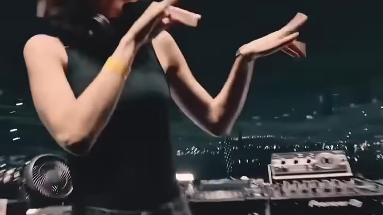 Viral Dance Song 2025
