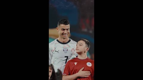 Cristiano Ronaldo made a new friend yesterday ❤😍Do you Know him?