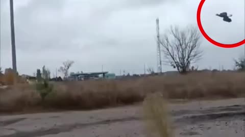 🇷🇺🪖 🎬 Ukrainian teenagers waved at our drone in Kovsharovka (Kharkiv region)