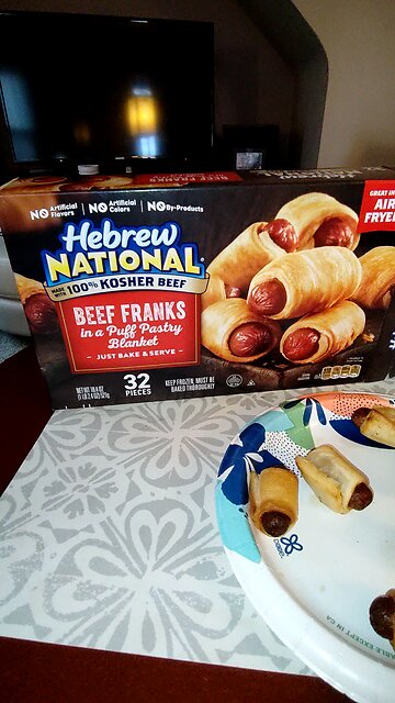 Eating Hebrew National Beef Franks In A Puff Pastry Blanket, Dbn, MI, 1/13/26