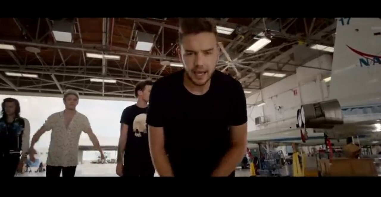 "Drag Me Down" By- One Direction (Music Video)