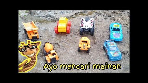Mencari mainan di sungai mobil balap_mobil truck_kereta balap_truck molen_truk pasir