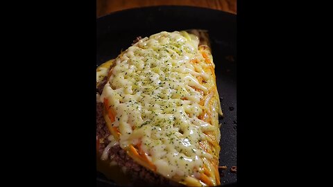 Cheese and meat sauce potato cakes, as the saying goes, cheese is power