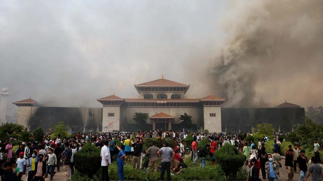 REVOLT OF THE PEOPLE IN NEPAL : THIS IS THE FATE THAT AWAITS THE OUATTARA REGIME IN A FEW WEEKS.