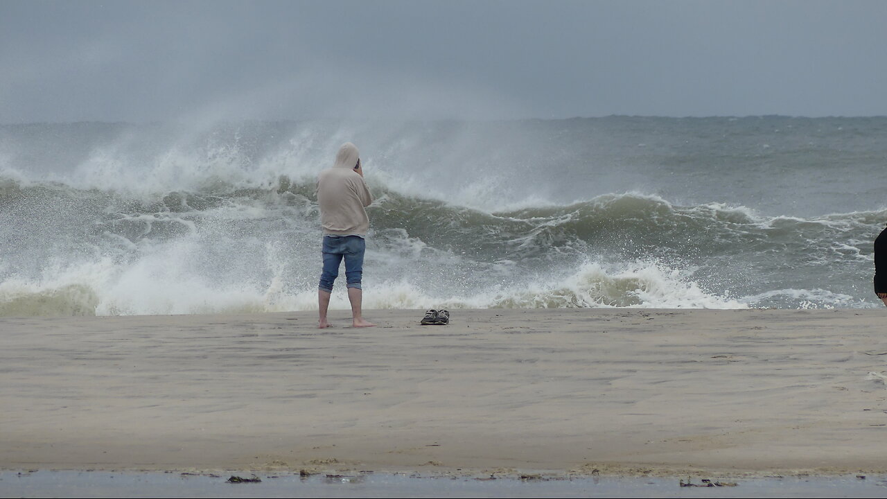 Hurricane Erin brings huge waves