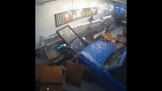 Un coche se estrella contra un restaurante en EE.UU.