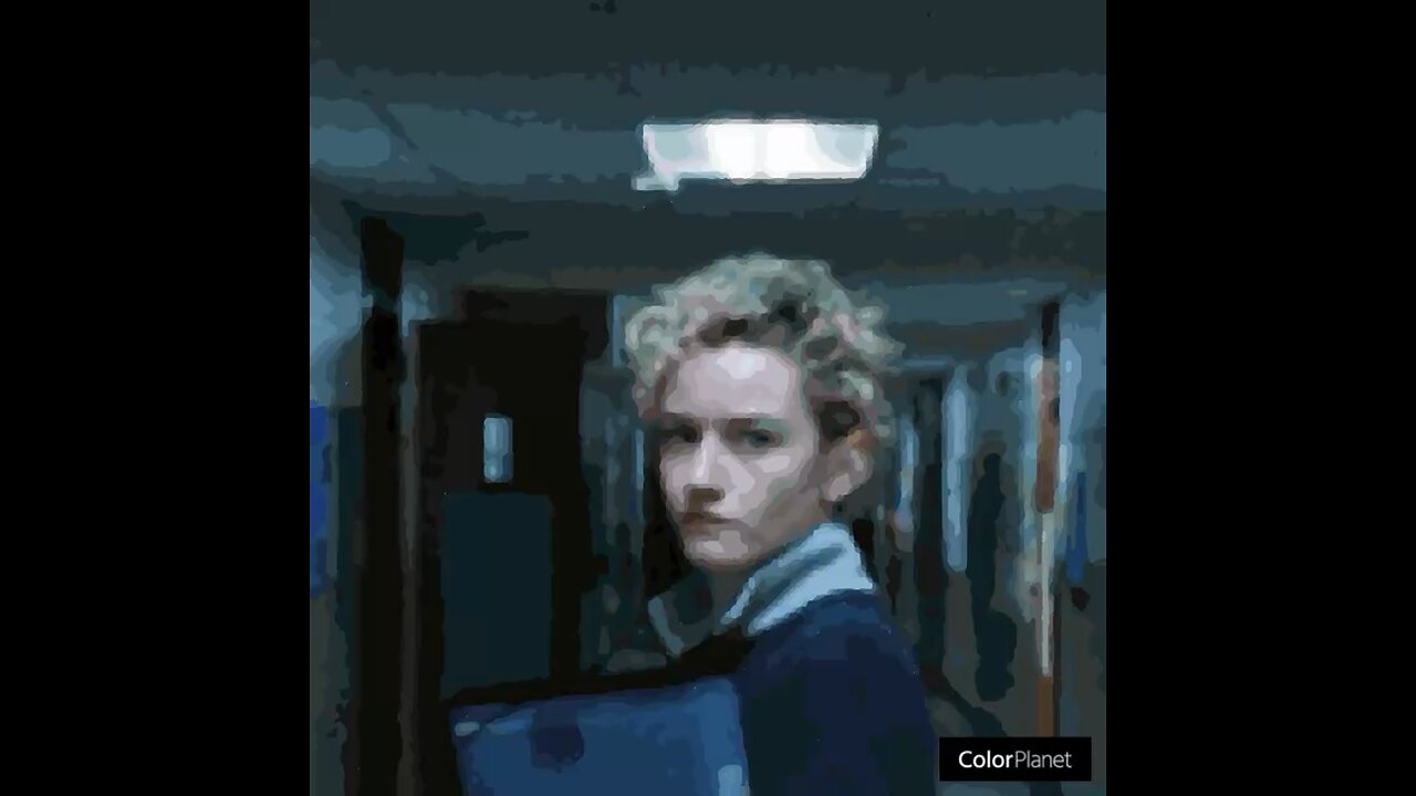 Julia Garner as Justine Tandy from the movie Weapons