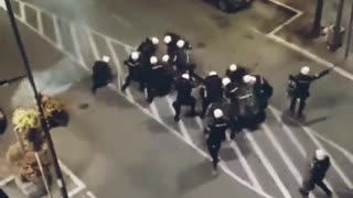 🔥🔥🔥 Ostrzeżenie dla „rządzących”! Kiedy ludzie mają dość, nikt u władzy nie jest już bezpieczny... choć wypuścili swoje psy na lud, i one też mają połamane zęby... protesty w Serbii...
