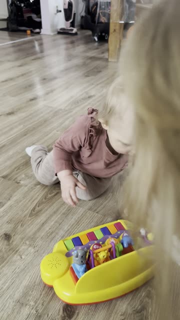 Baby Kayla Playing With Her Toy Piano 🎹🥹