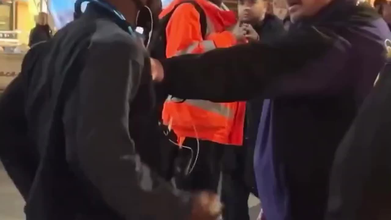 🇬🇧 Christmas Market... in multicultural Manchester