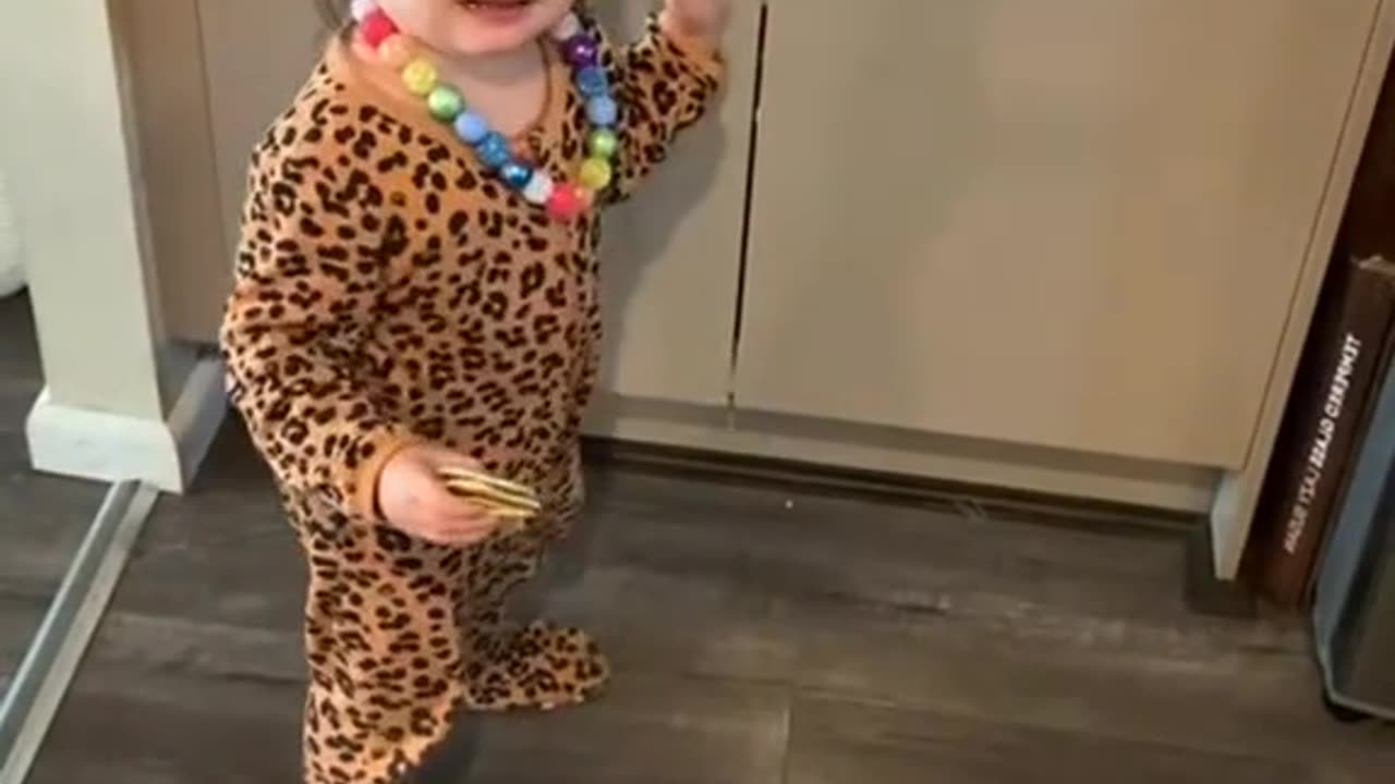 “He Tried to Say ‘Banana’… It Went So Wrong 🍌🤣”
