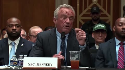 🔥 RFK Jr GOES OFF on Sen. Murphy Over His Refusal to Lie to the Public About Vaccine Risks