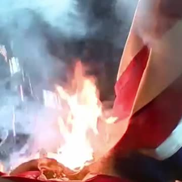 DISGRACEFUL Seattle Rioters BURN American Flag on Courthouse Steps