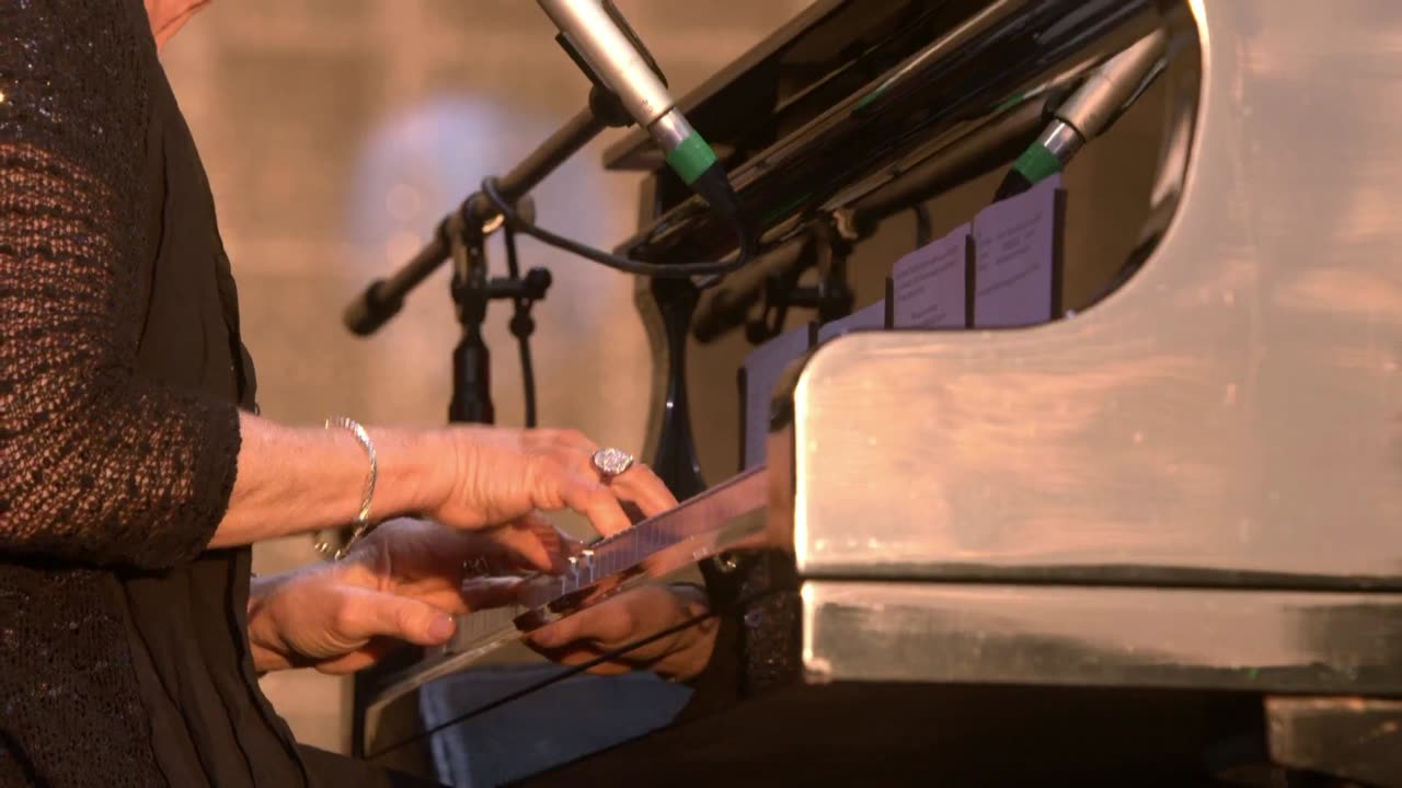 It's Too Late - Carole King (live)