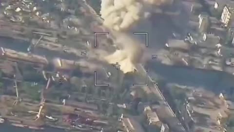 Russia dropped a FAB-3000 on a bridge in Kherson.