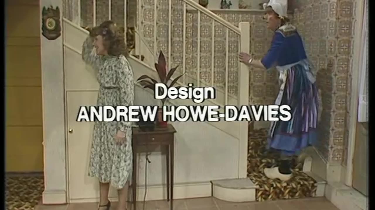 SOME MOTHHERS DO AVE; EM S03E04 - Men as Women