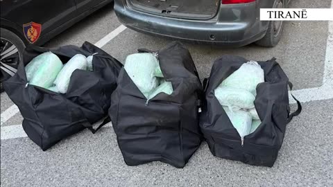 Kapen 60 kg kanabis, dy të arrestuar në Tiranë