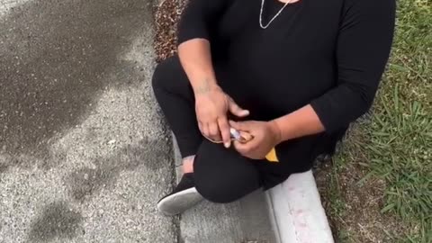 Millionaire blessed a lady who lost her husband in her arms and cried out loud.hd