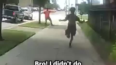 Body cam footage captures truck driver tackling man fleeing arrest #Shorts