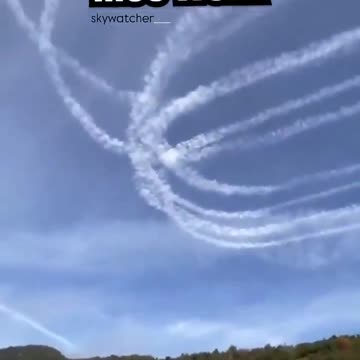 Chemtrail pilots being more creative with spraying the skies.